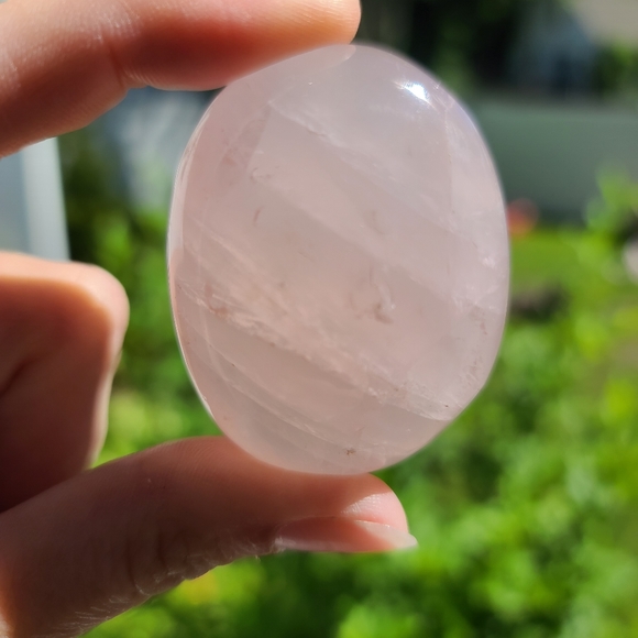 Rose quartz palm stones - Picture 2 of 3